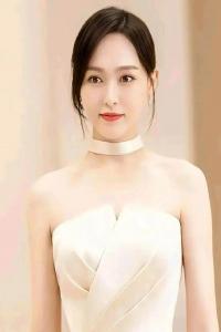 《废物皇子，开局娶了第一女将慕容雪张寒》畅销小说推荐