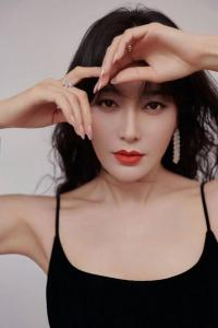 《废物皇子，开局娶了第一女将》免费看